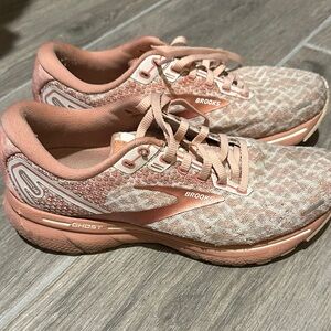Brooks Women's Athletic Shoes in Soft Pink